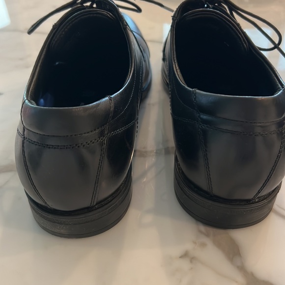 Effectively New Florsheim Finance Cap Toe Oxfords black shoe 11D - Picture 5 of 7